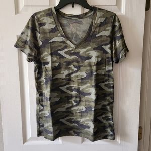Arizona Camo V-neck T-shirt Size Large